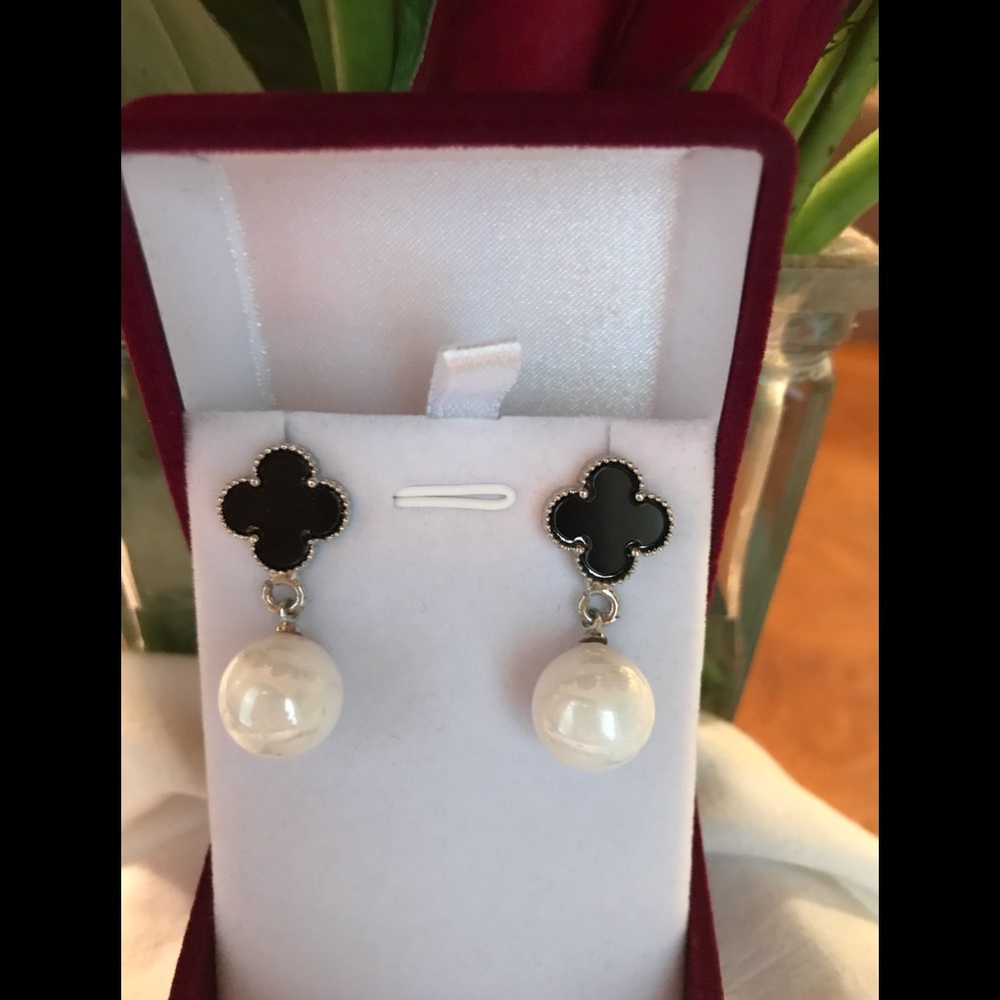 Clover Pearl Earings💘